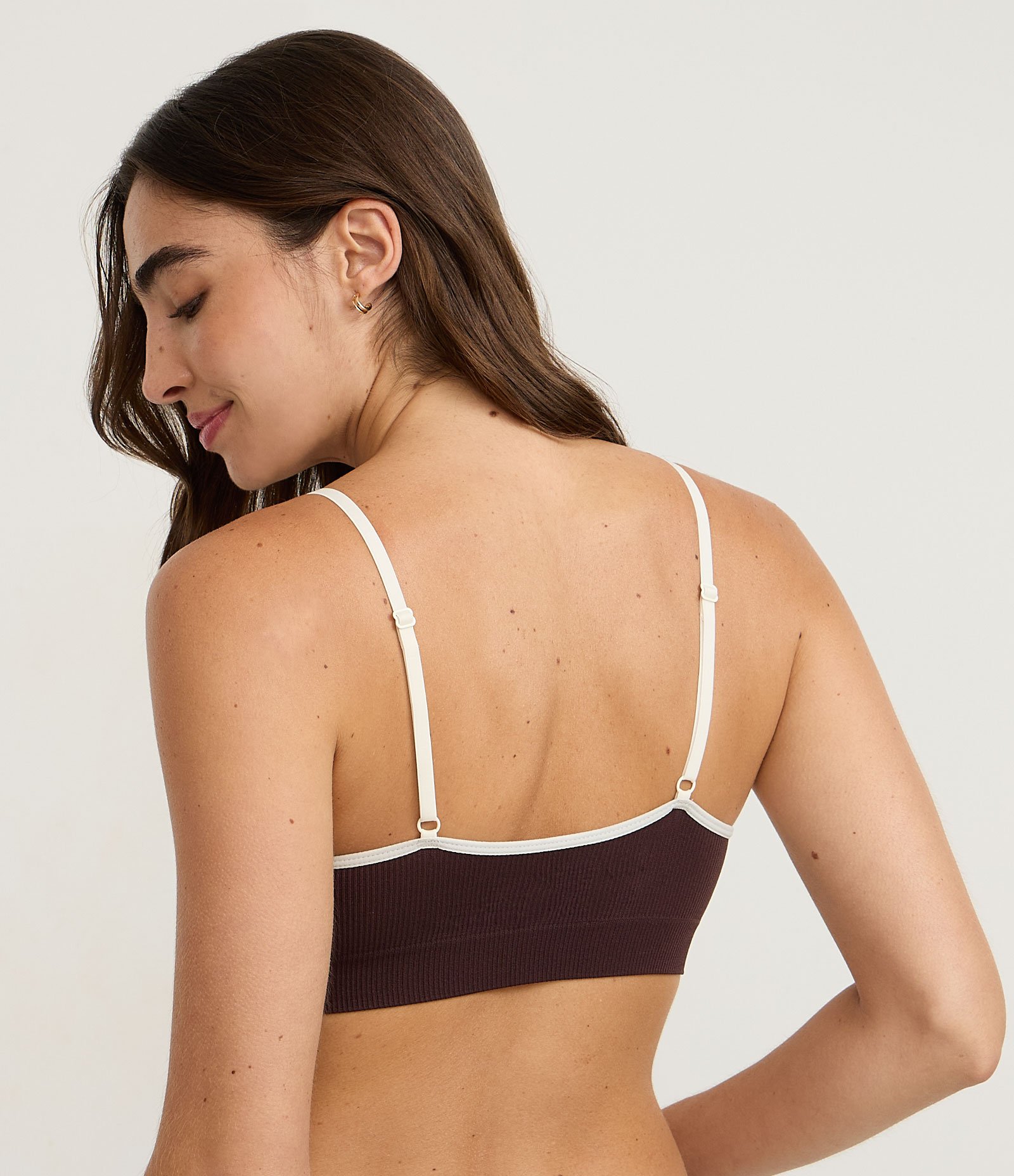 Sutiã Sport Seamless com Detalhes Contrastantes e Textura Marrom 3