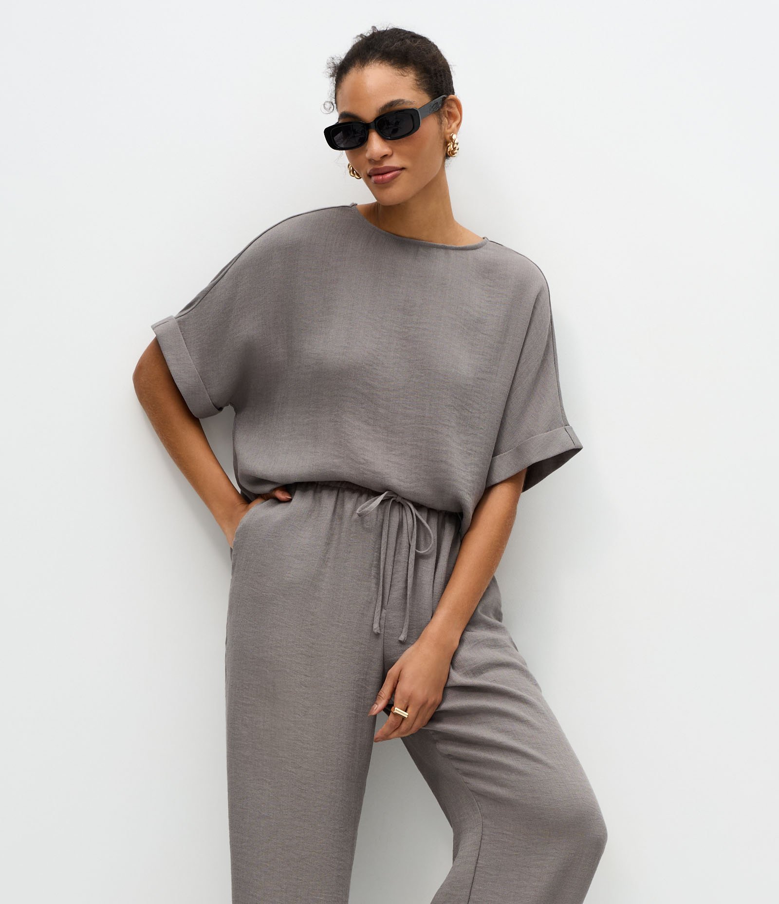 Calça Reta em Chalis com Cós Elástico e Amarração Frontal Cinza Escuro 2