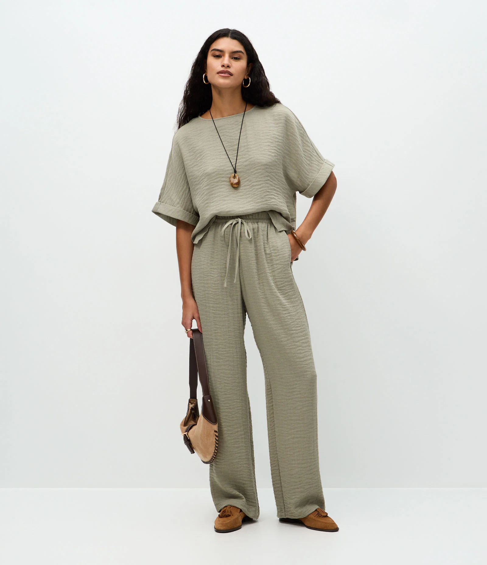 Calça Reta em Chalis com Cós Elástico e Amarração Frontal Cinza 1