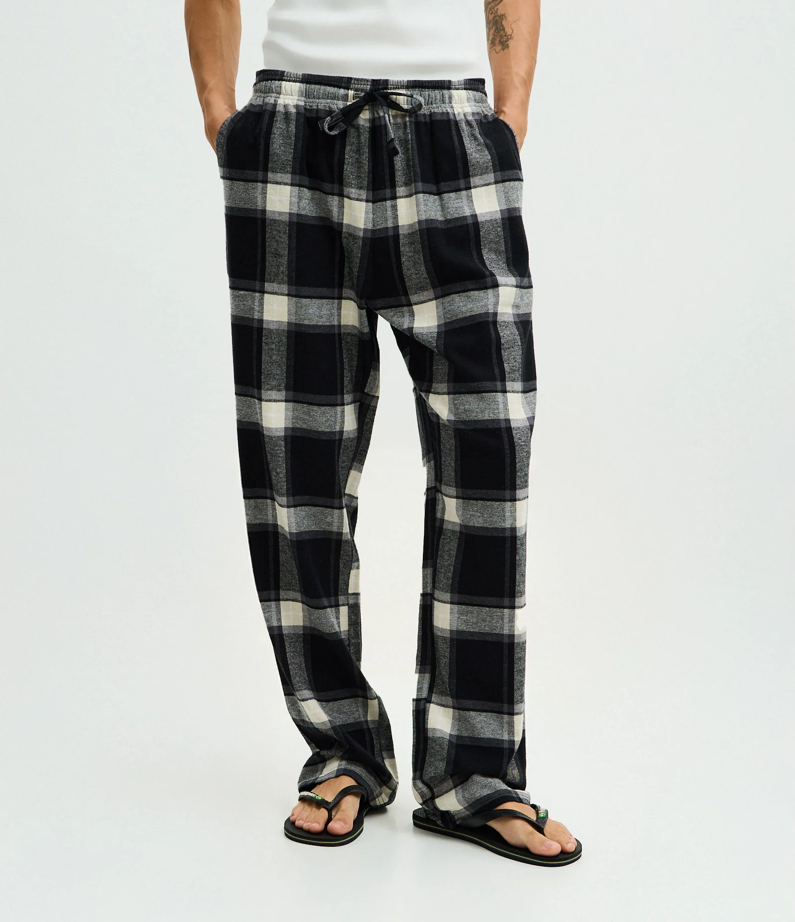 Calça de Pijama em Flanela Xadrez com Cordão no Cós Preto 2