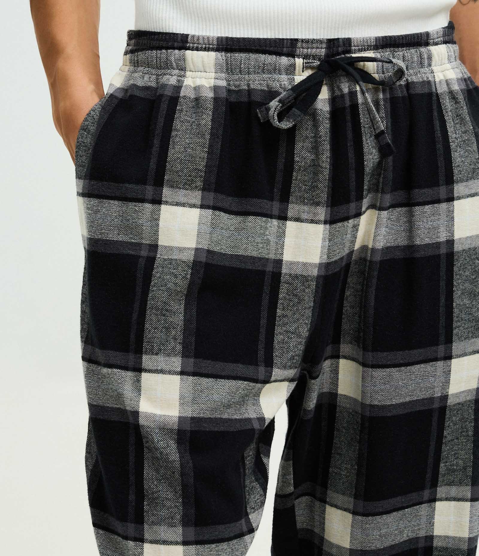 Calça de Pijama em Flanela Xadrez com Cordão no Cós Preto 3