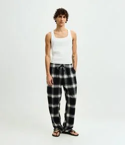 Calça de Pijama em Flanela Xadrez com Cordão no Cós