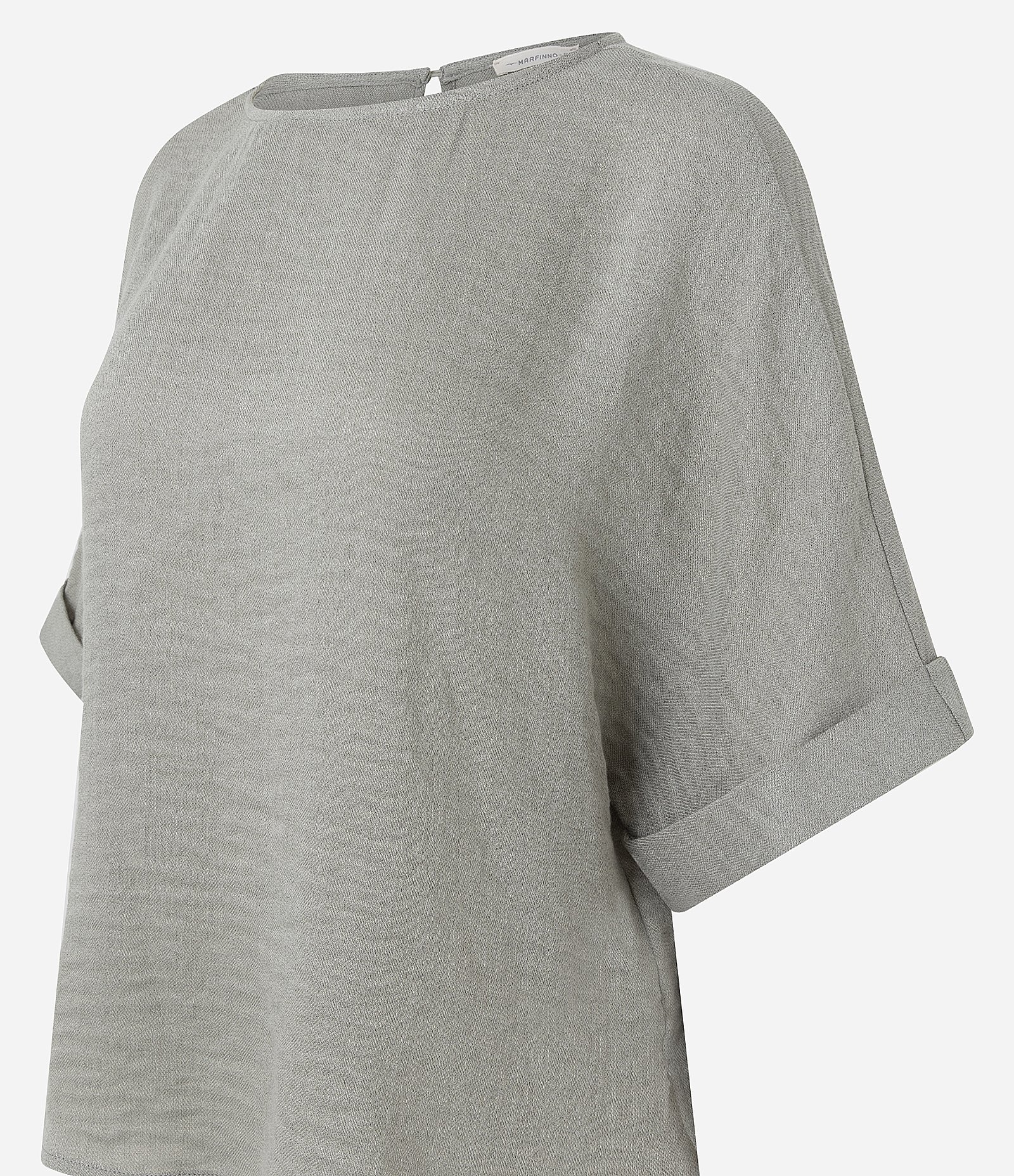 Blusa em Viscose com Barra Dobrada e Decote Canoa Cinza 6