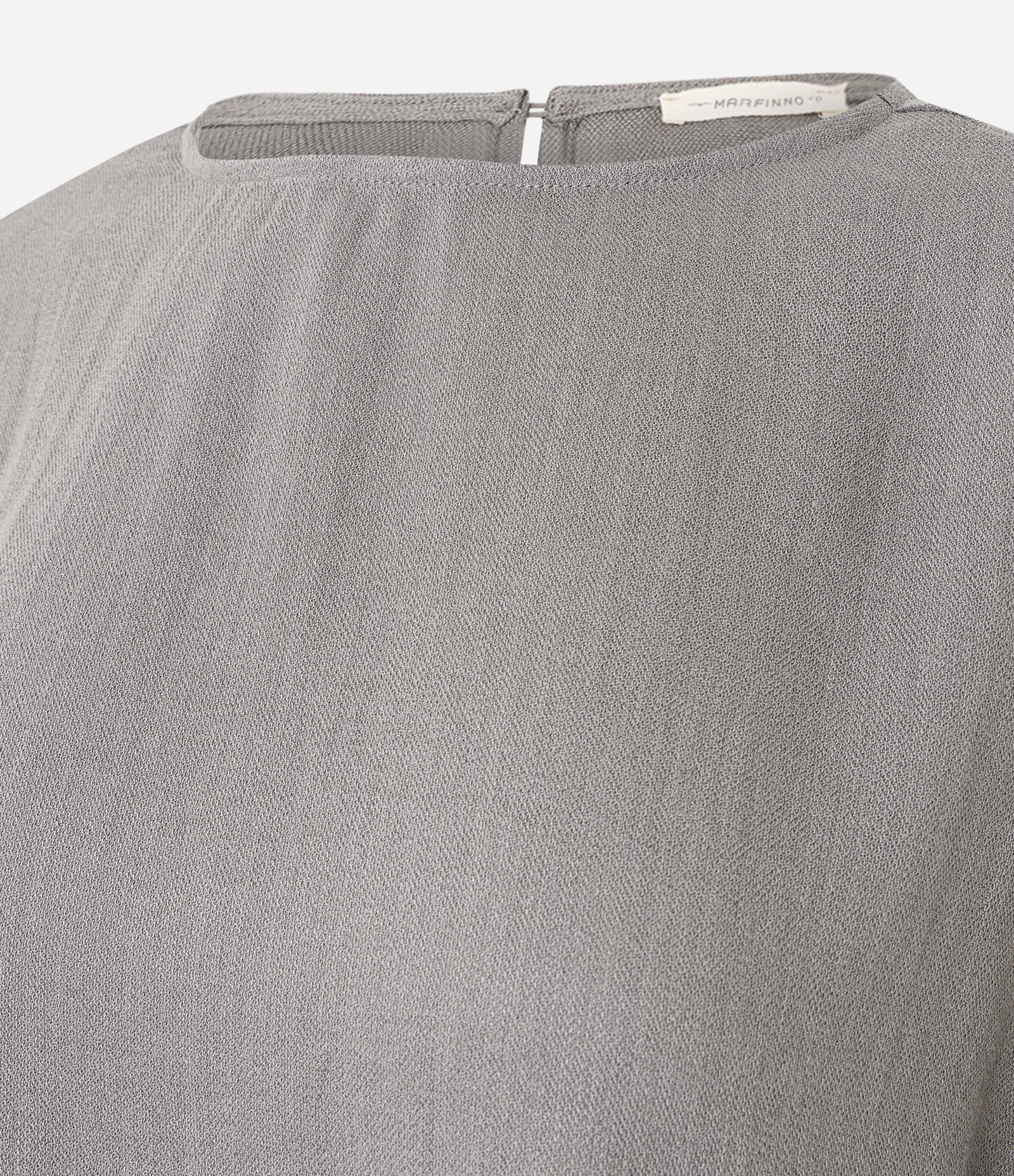 Blusa em Viscose com Barra Dobrada e Decote Canoa Cinza Escuro 6