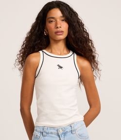 Regata em Ribana com Viés Contrastante e Bordado Ícone Cadeira de Praia