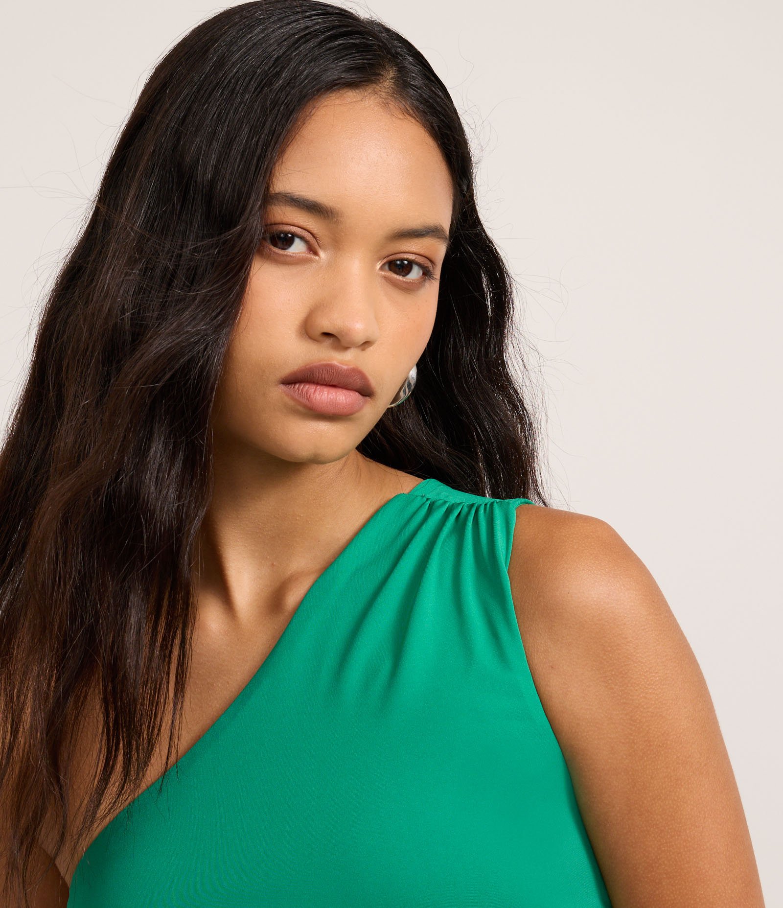 Body em Microfibra Ombro Só com Franzidos Laterais Verde 3