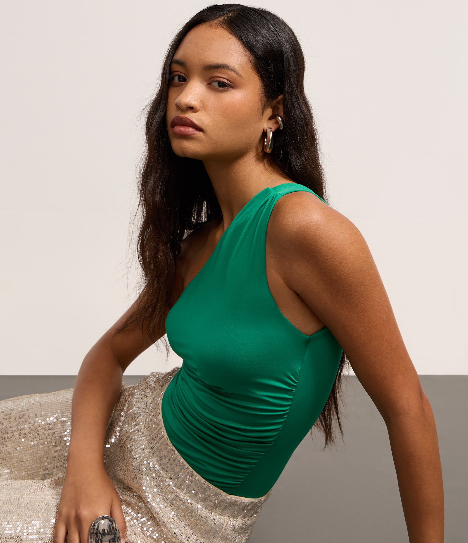 Body em Microfibra Ombro Só com Franzidos Laterais Verde 4