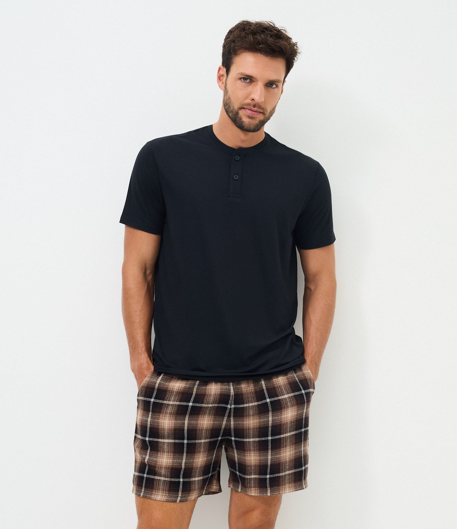 Pijama Curto Henley Manga Curta com Bermuda Xadrez Marrom 1