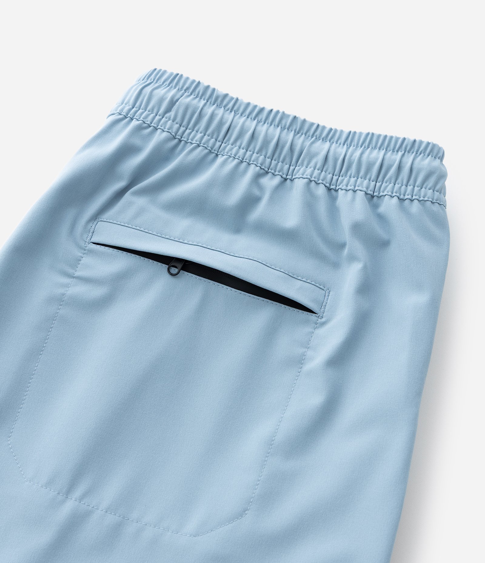 Bermuda com Detalhe de Etiqueta Emborrachada Azul Claro 4