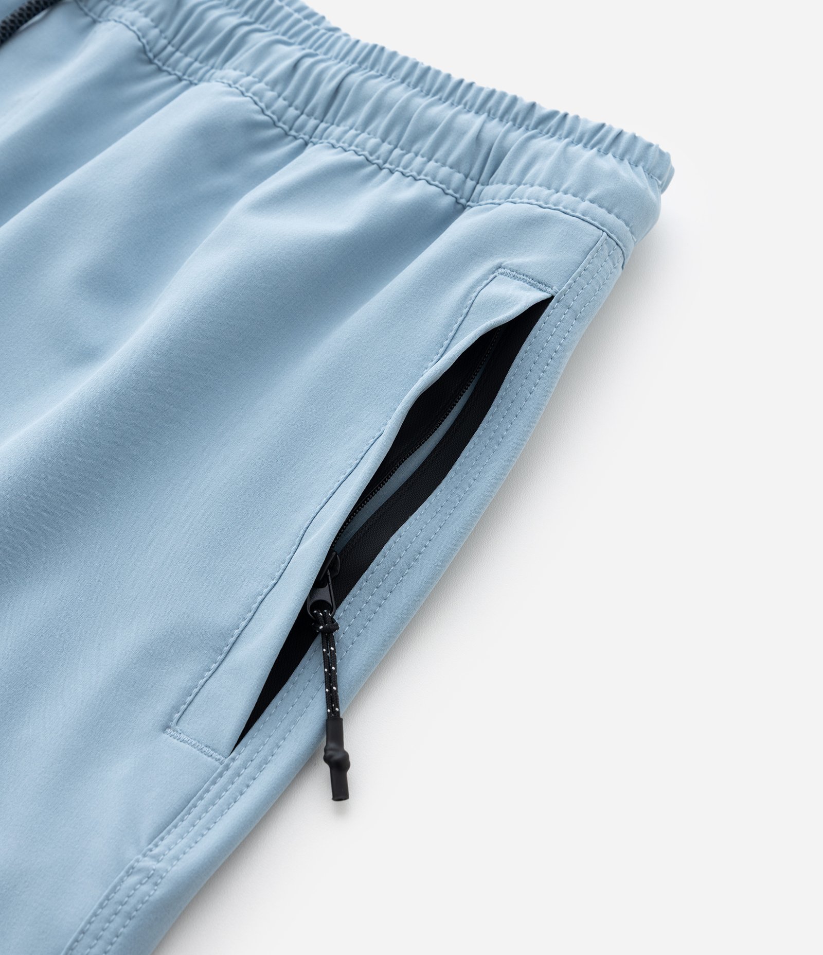 Bermuda com Detalhe de Etiqueta Emborrachada Azul Claro 6