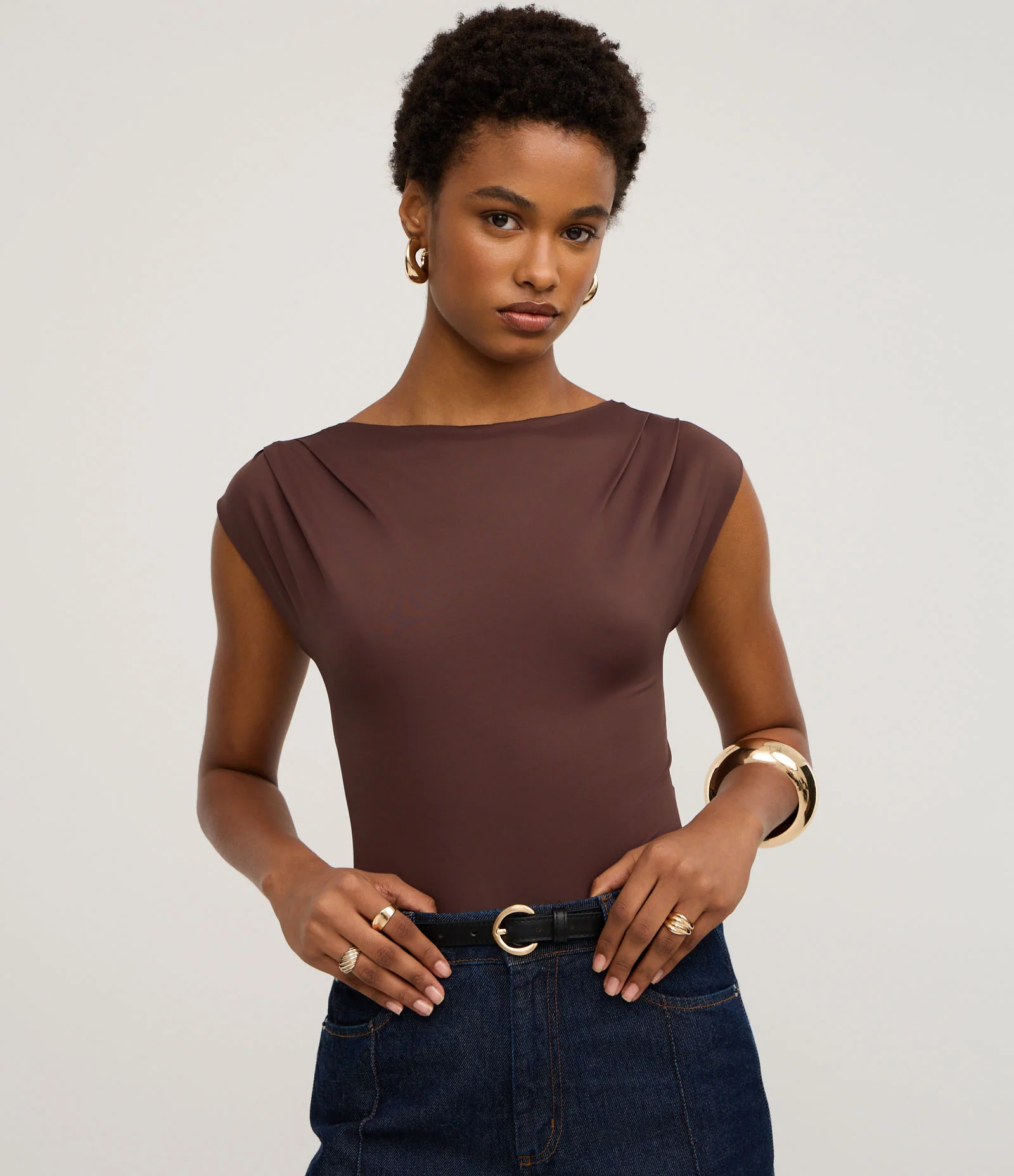 Body Canoa em Poliamida com Pregas no Ombro Marrom 1