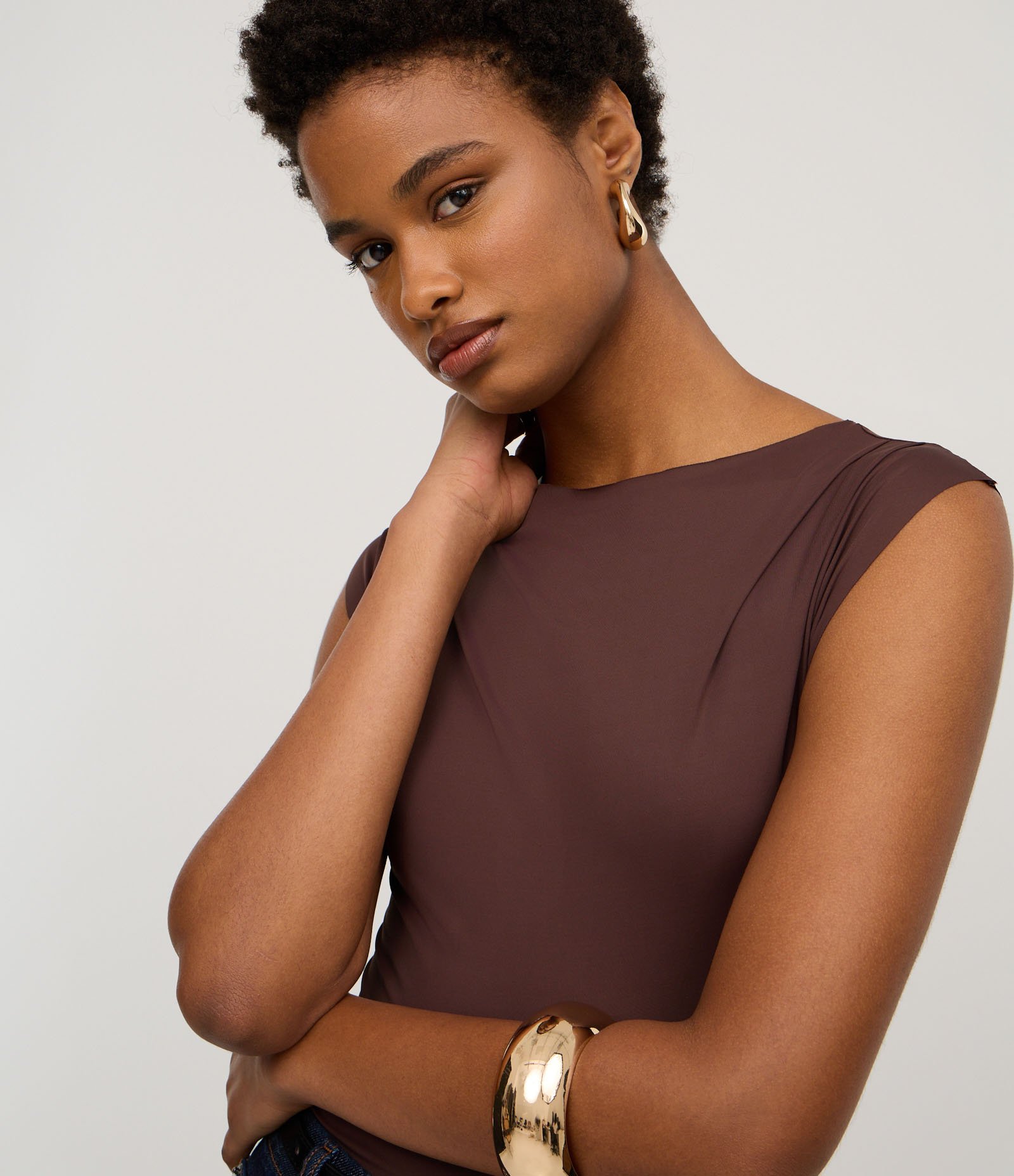 Body Canoa em Poliamida com Pregas no Ombro Marrom 3