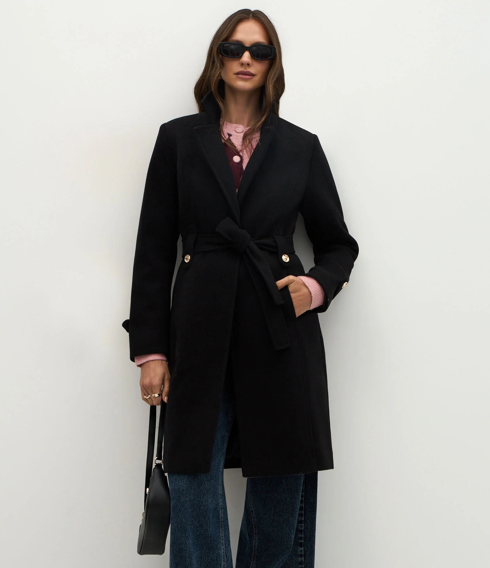 Casaco em Polyvelour com Faixa de Amarração e Botões Metalizados Preto 1