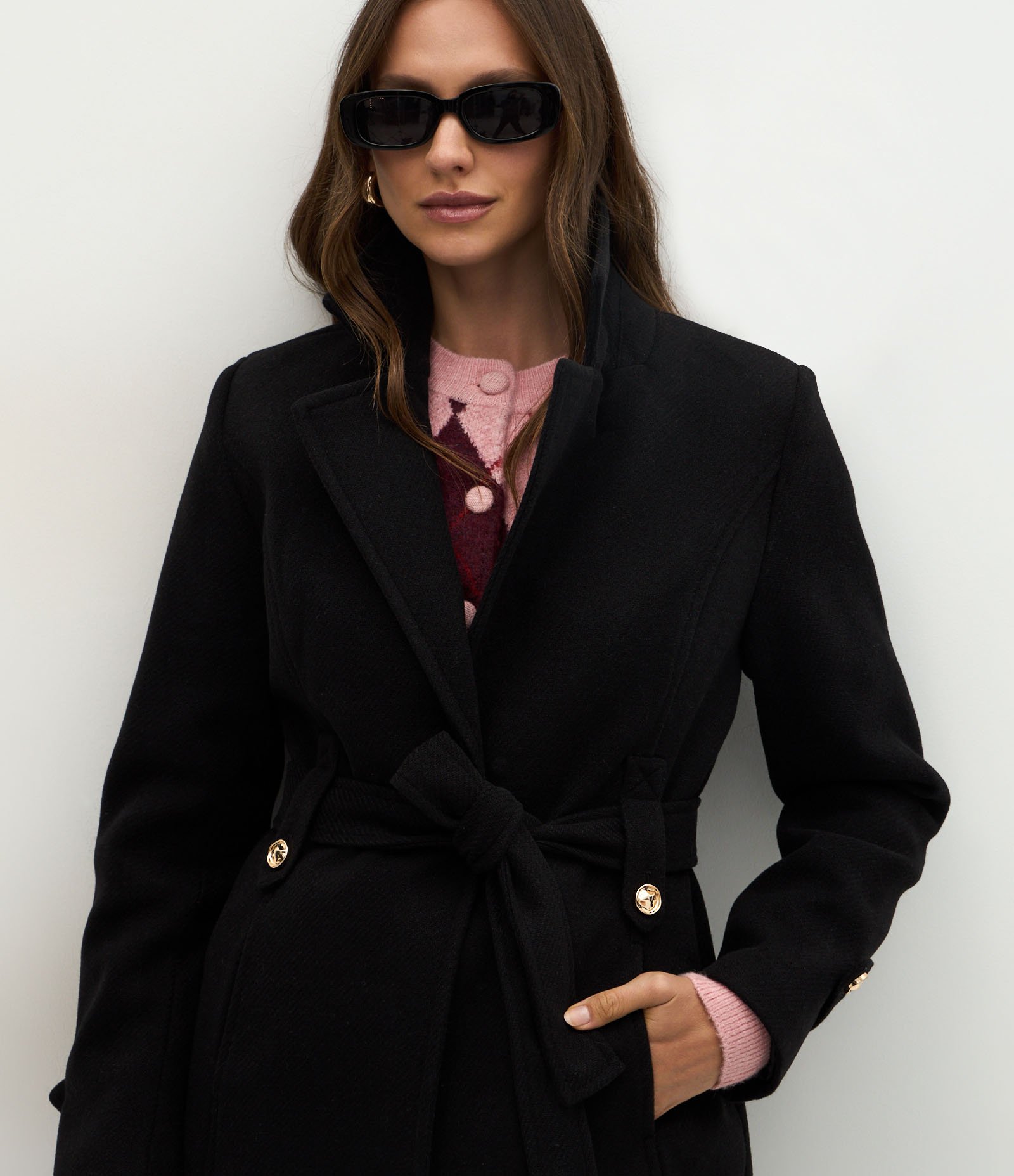 Casaco em Polyvelour com Faixa de Amarração e Botões Metalizados Preto 3