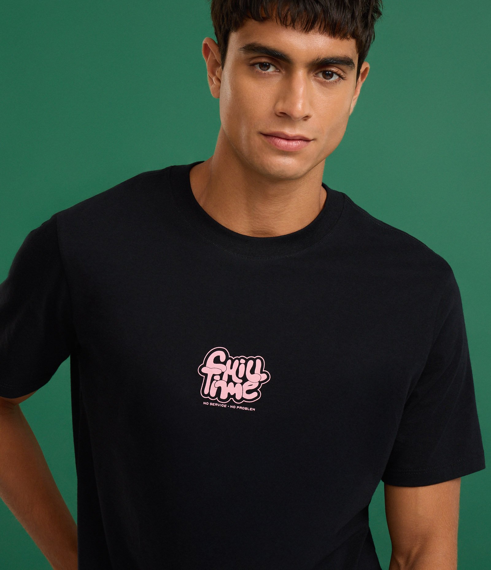 Camiseta Comfort  em Algodão com Estampa Chill Time Psicodélica Preto 5