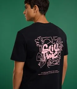 Camiseta Comfort  em Algodão com Estampa Chill Time Psicodélica