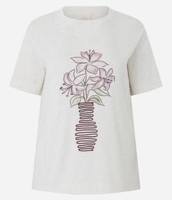Camiseta Slim em Algodão com Estampa Bordada Vaso de Flores