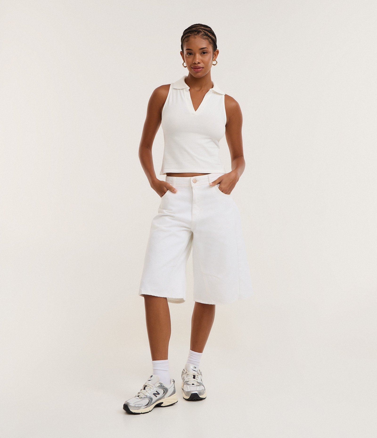 Blusa Polo em Decote V Sem Mangas Branco 4