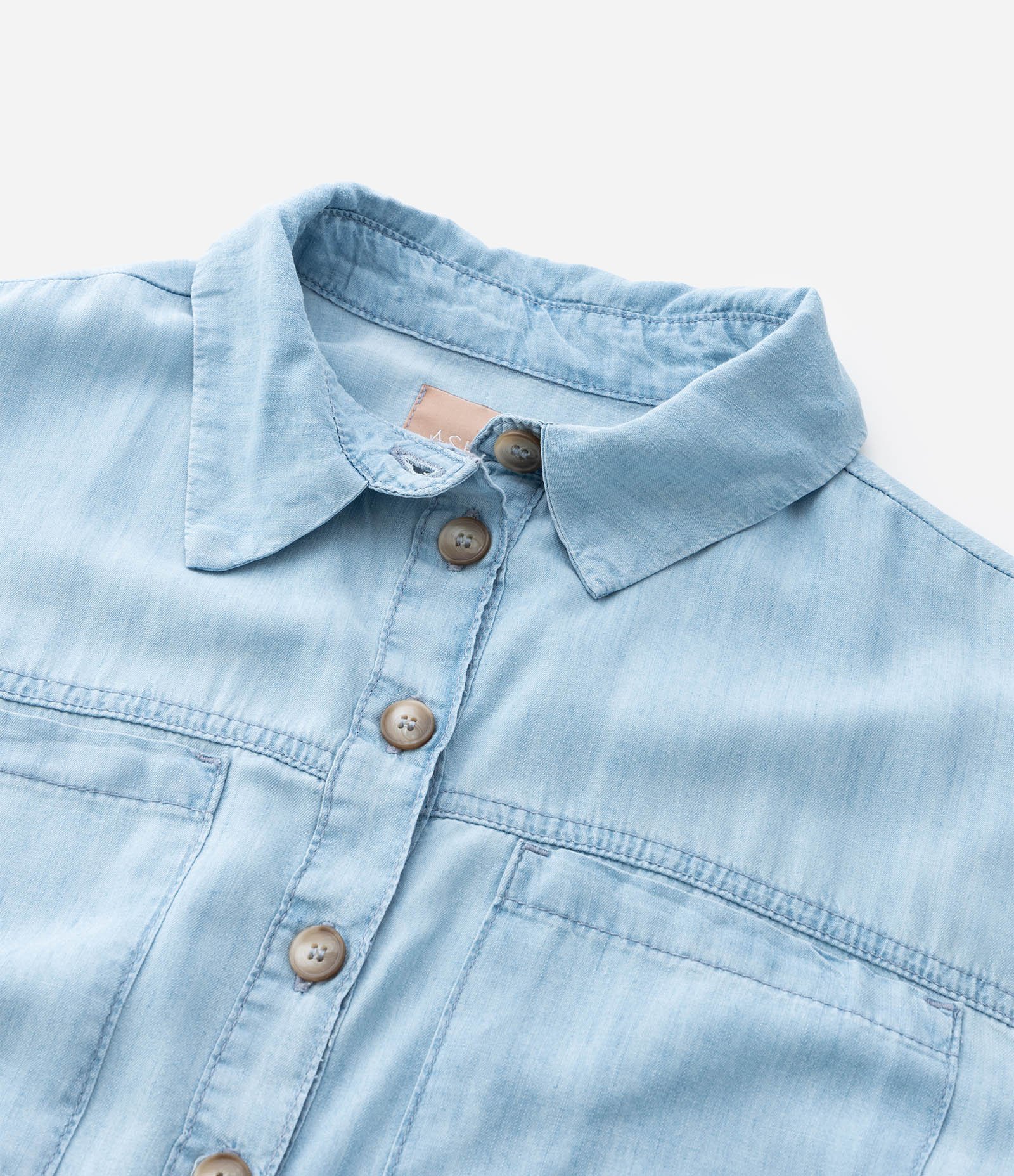 Camisa em Jeans com Bolsos Frontais Curve & Plus Size Claro 2 4