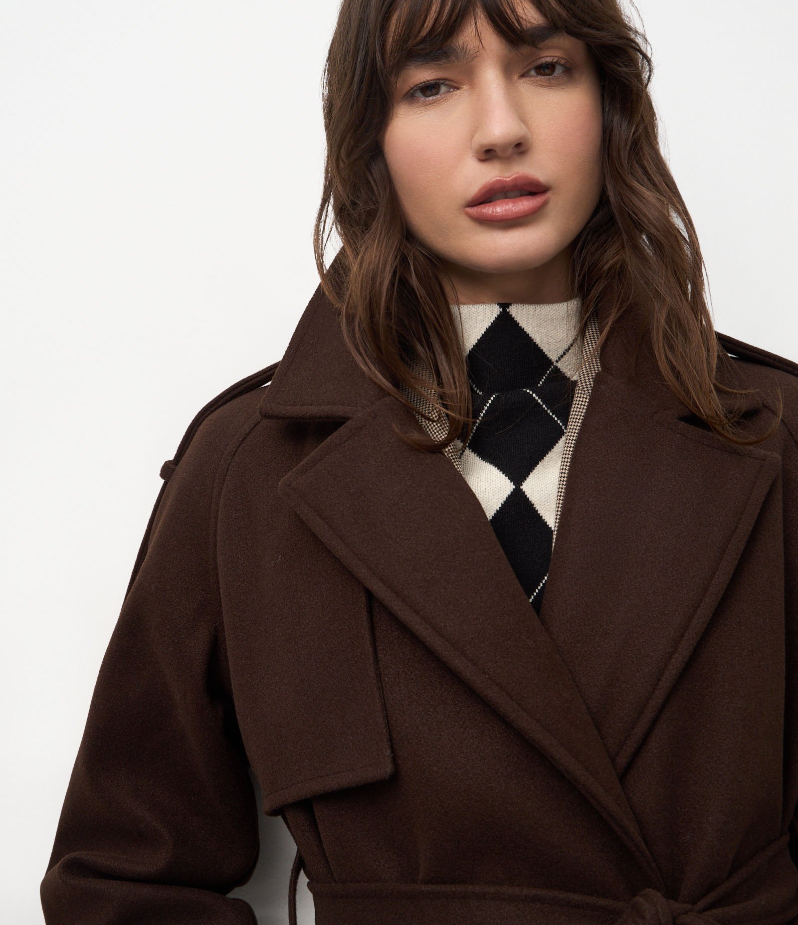 Trench Coat em Polyvelour com Faixa para Amarração Marrom 4