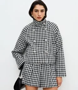 Casaco Curto com Estampa Pied de Poule