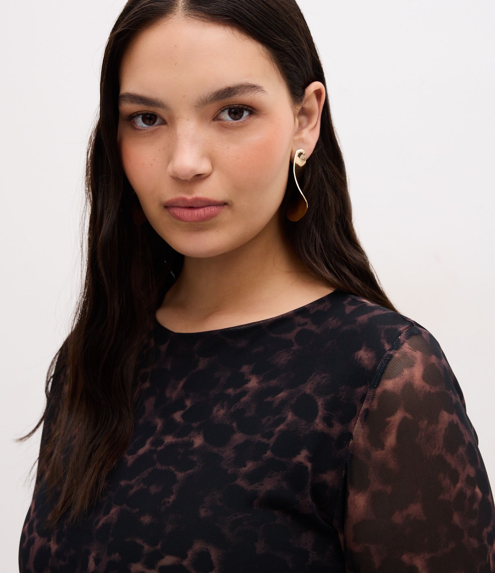 Vestido Longo em Tule com Estampa Animal Print  Curve & Plus Size Preto/Marrom 2