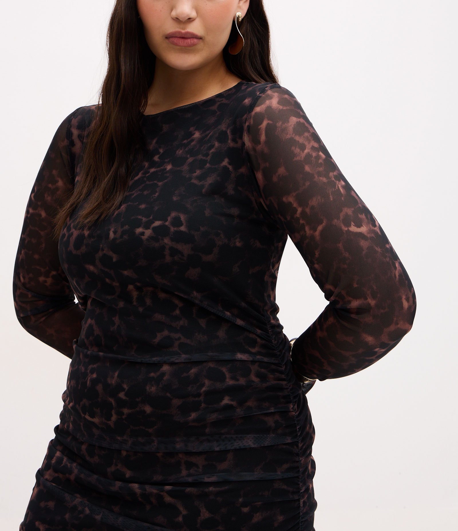Vestido Longo em Tule com Estampa Animal Print  Curve & Plus Size Preto/Marrom 3