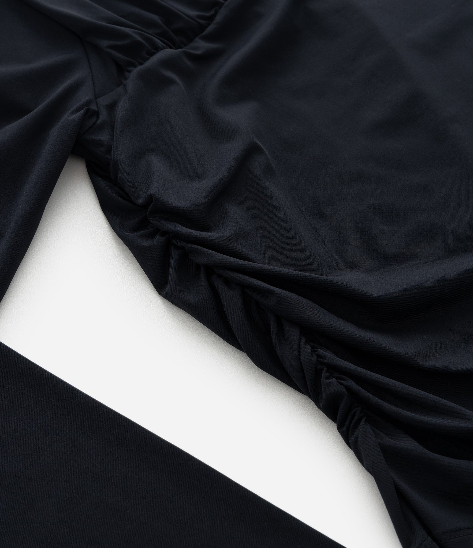 Blusa com Franzidos e Decote V Frente e Costas Curve & Plus Size Preto 7