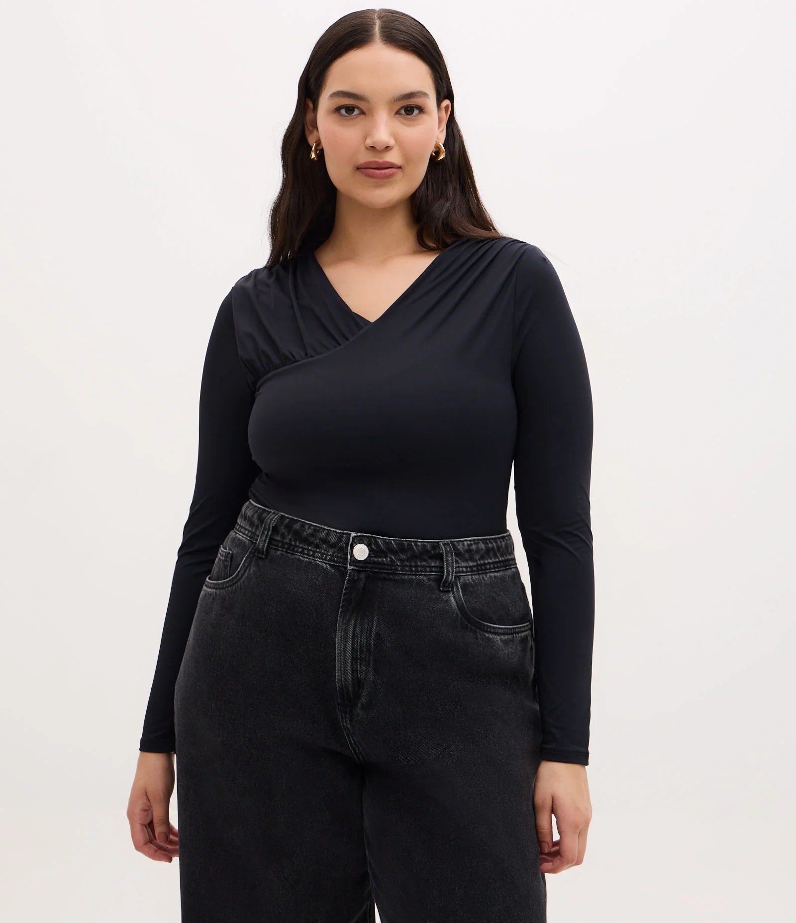 Blusa com Franzidos e Decote V Frente e Costas Curve & Plus Size Preto 1