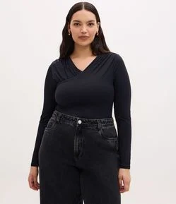 Blusa com Franzidos e Decote V Frente e Costas Curve & Plus Size