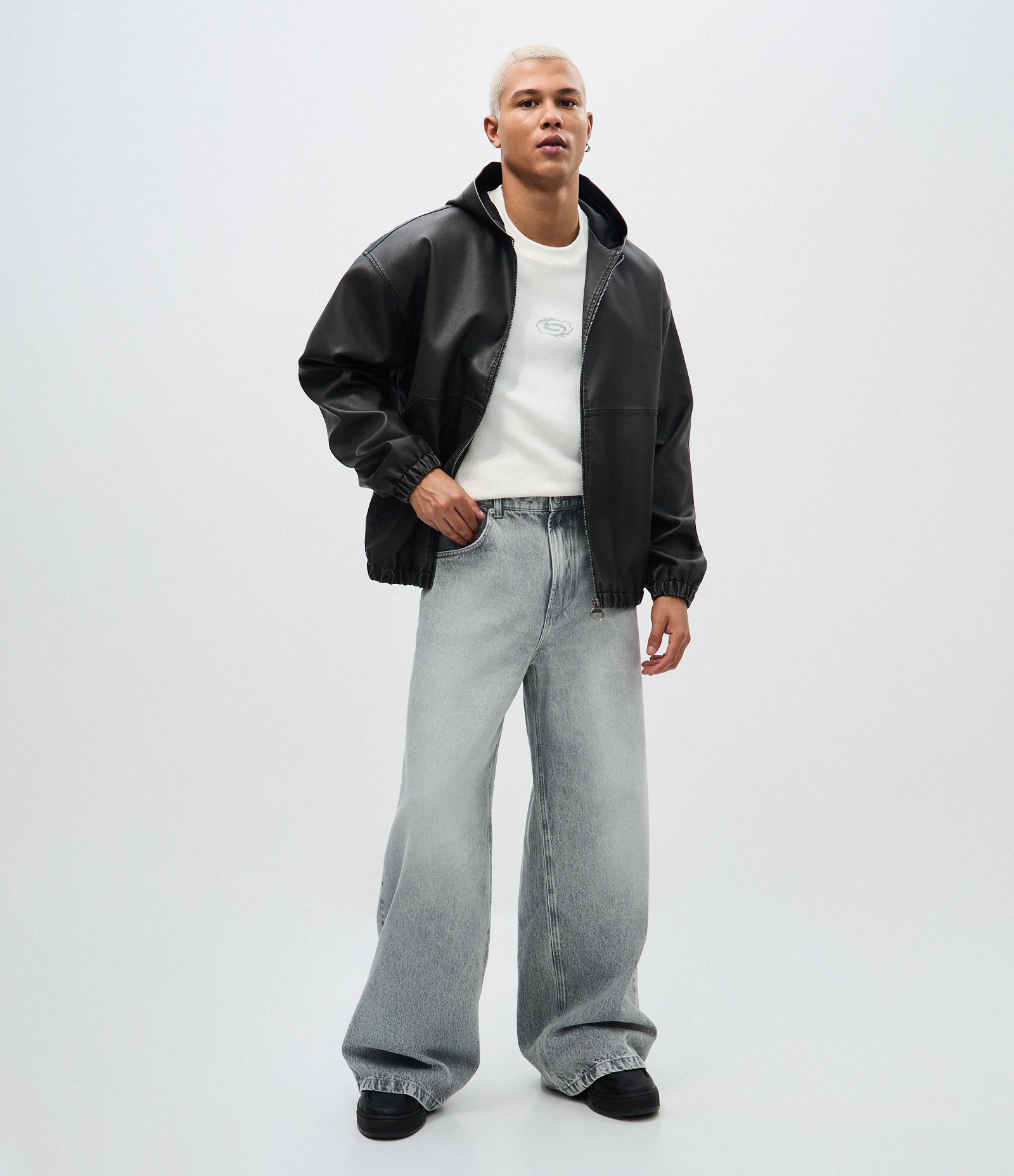Calça Mega Baggy em Jeans com Bordado Localizado Cinza 1