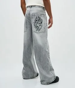 Calça Mega Baggy em Jeans com Bordado Localizado
