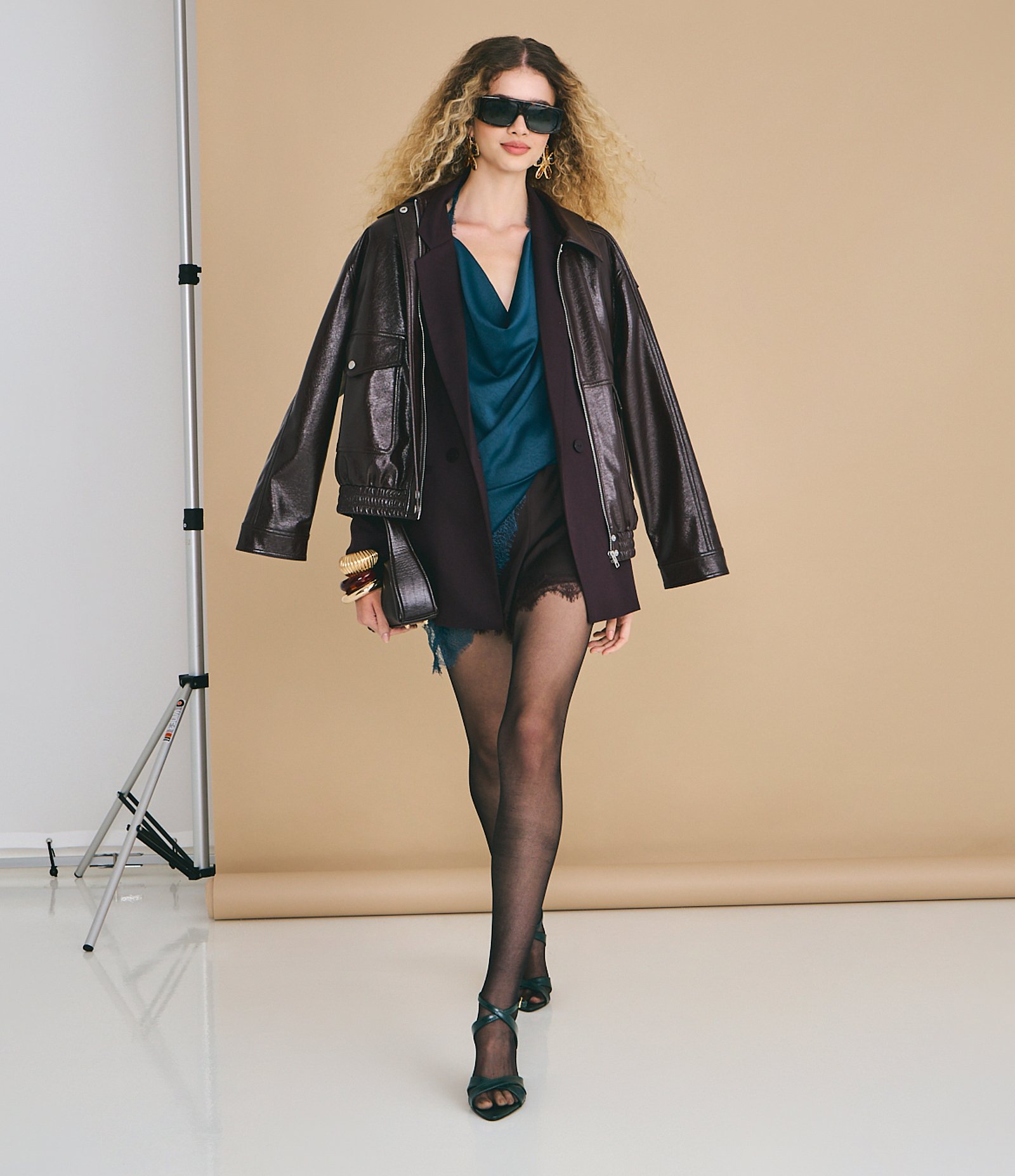 Pijama Short Doll em Cetim com Renda Preto 4