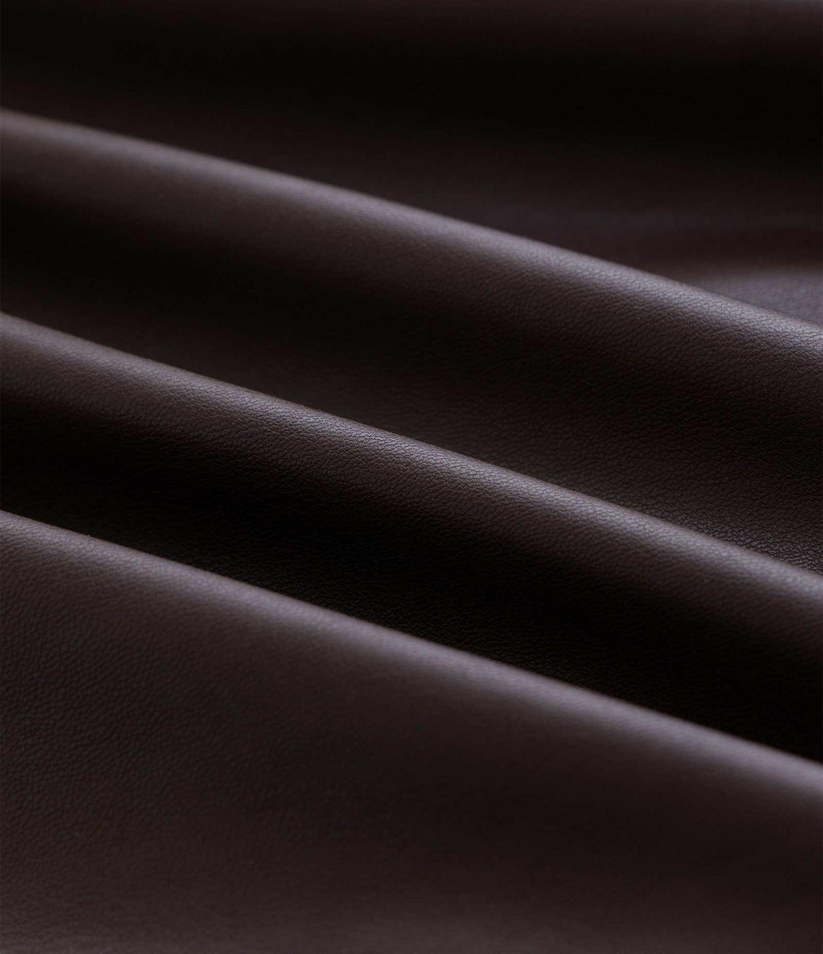 Short Clochard em PU com Faixa Curve & Plus Size Marrom 3