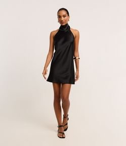 Vestido Curto em Cetim com Decote Halter e Amarração nas Costas