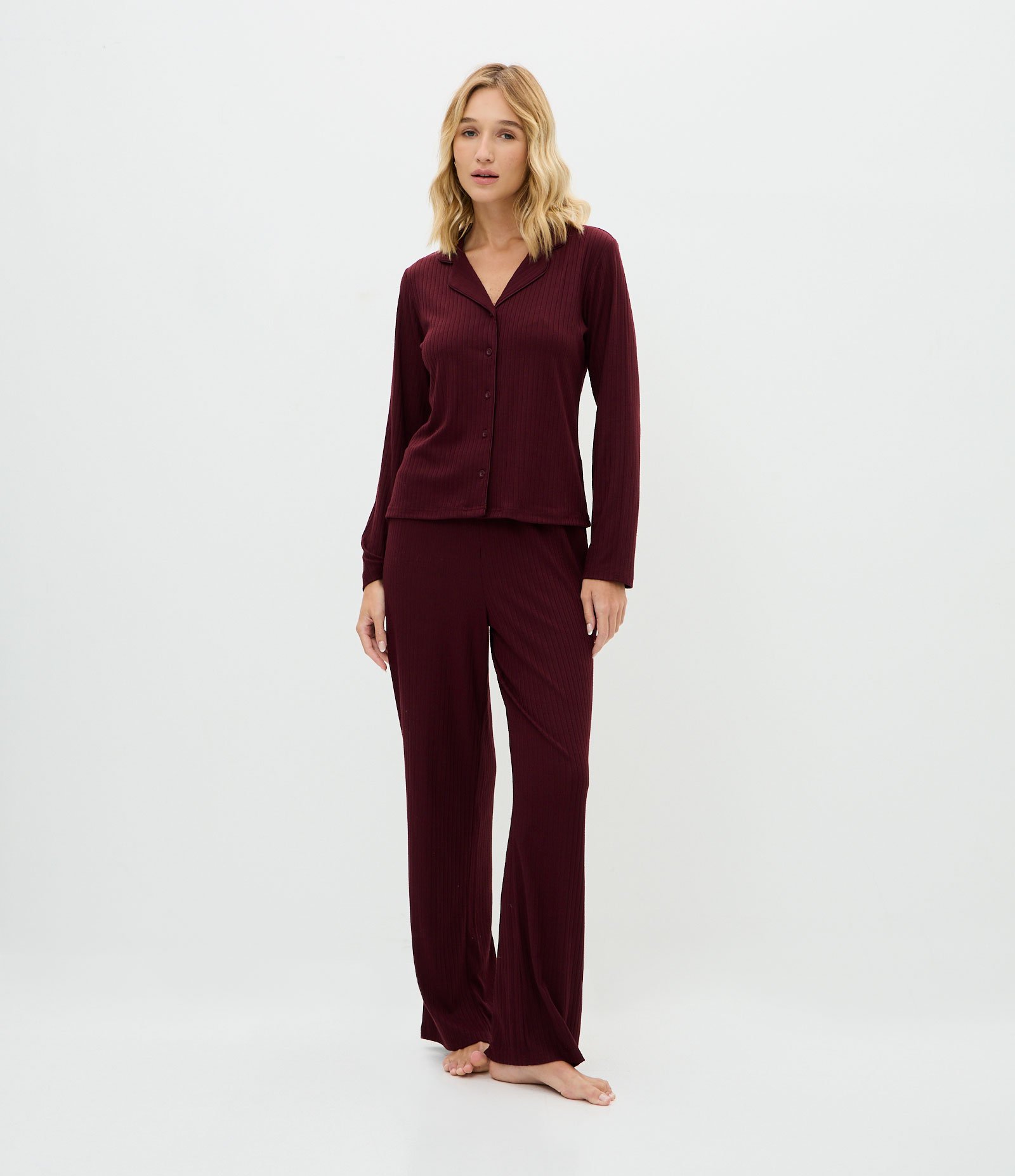 Pijama Longo Ribana Modelo Americano com Cós Acetinado Vermelho 1