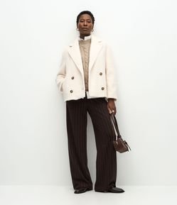 Casaco de Pelos com Abotoamento Transpassado