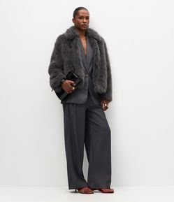 Calça Wide Leg Alfaiatada com Pregas Frontais