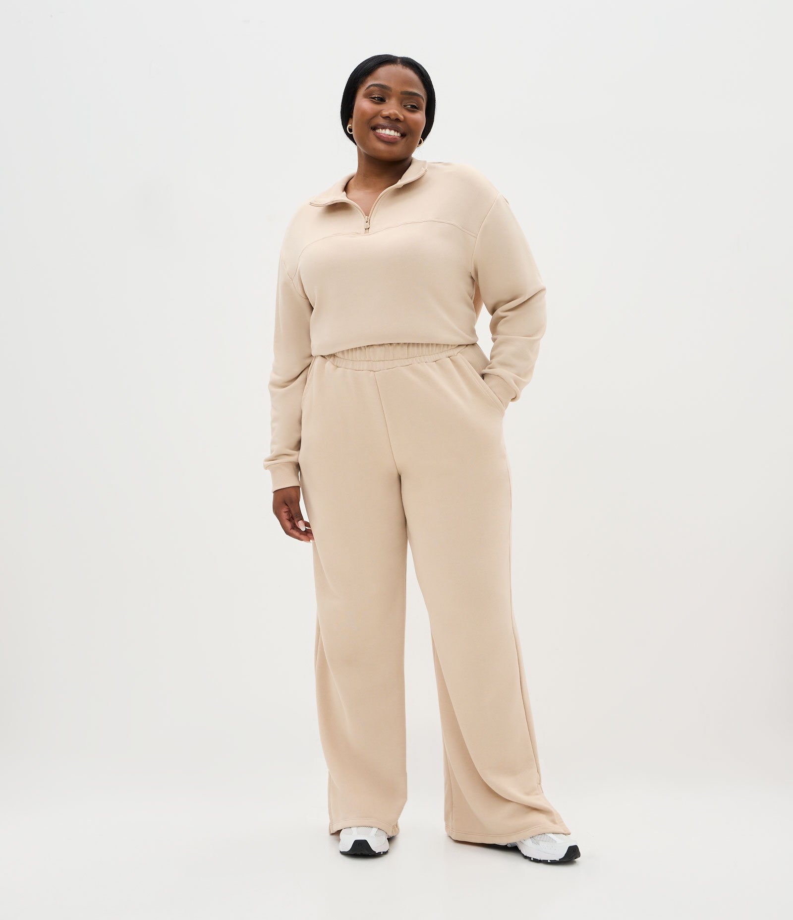 Calça Wide Leg de Moletom Esportiva com Abertura Lateral Curve & Plus Size Bege 1