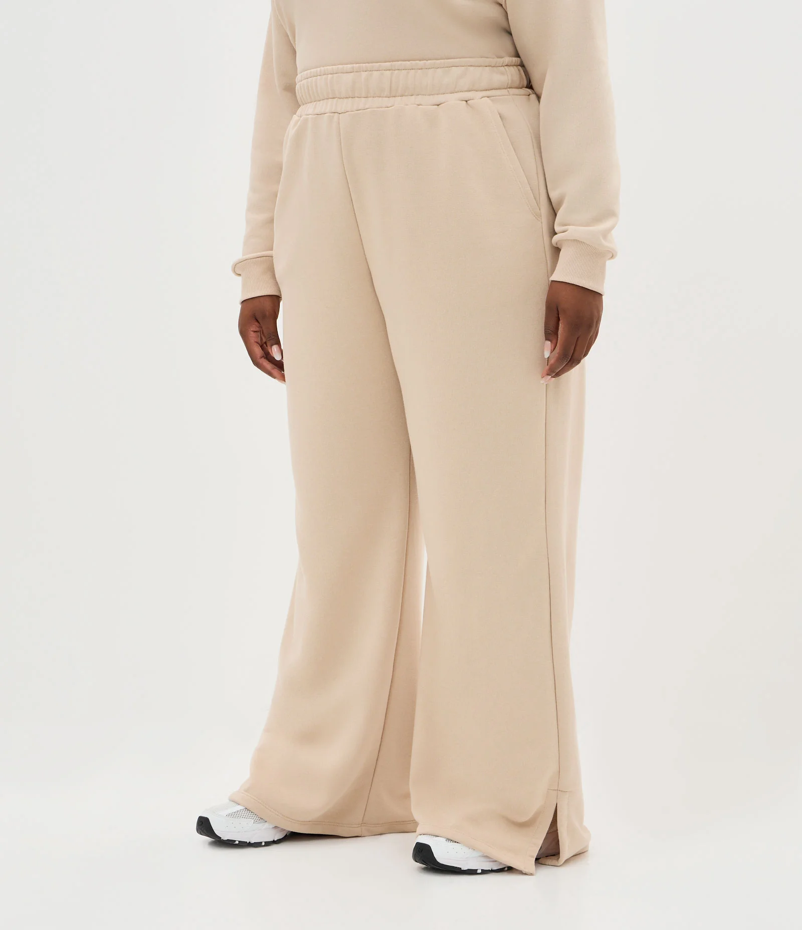 Calça Wide Leg de Moletom Esportiva com Abertura Lateral Curve & Plus Size Bege 2