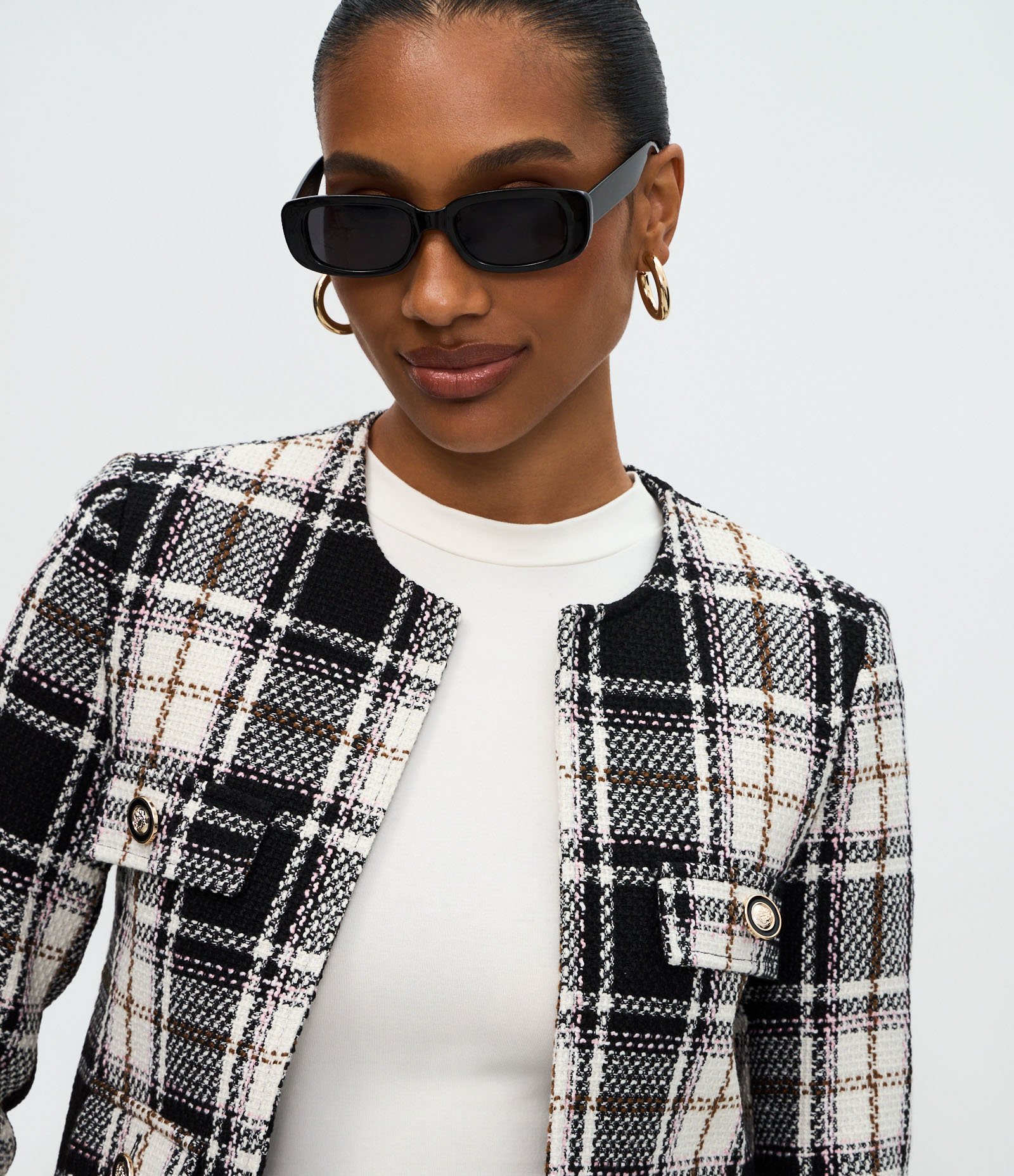 Jaqueta em Tweed com Bolsos e Gola Redonda Preto
