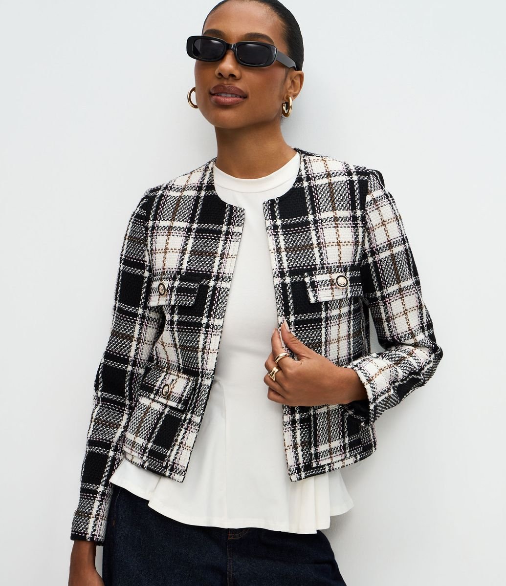Jaqueta em Tweed com Bolsos e Gola Redonda Preto