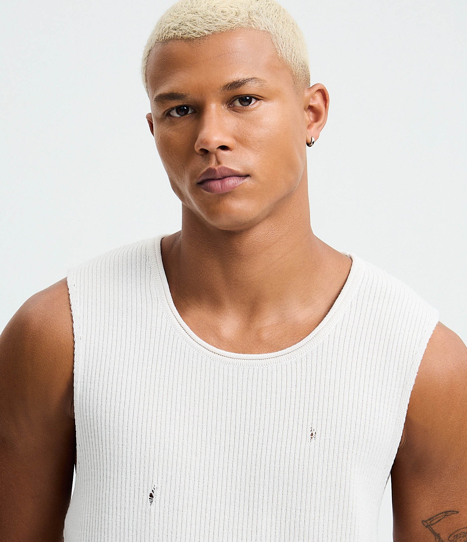 Regata em Tricô Texturizado com Puídos Branco 3