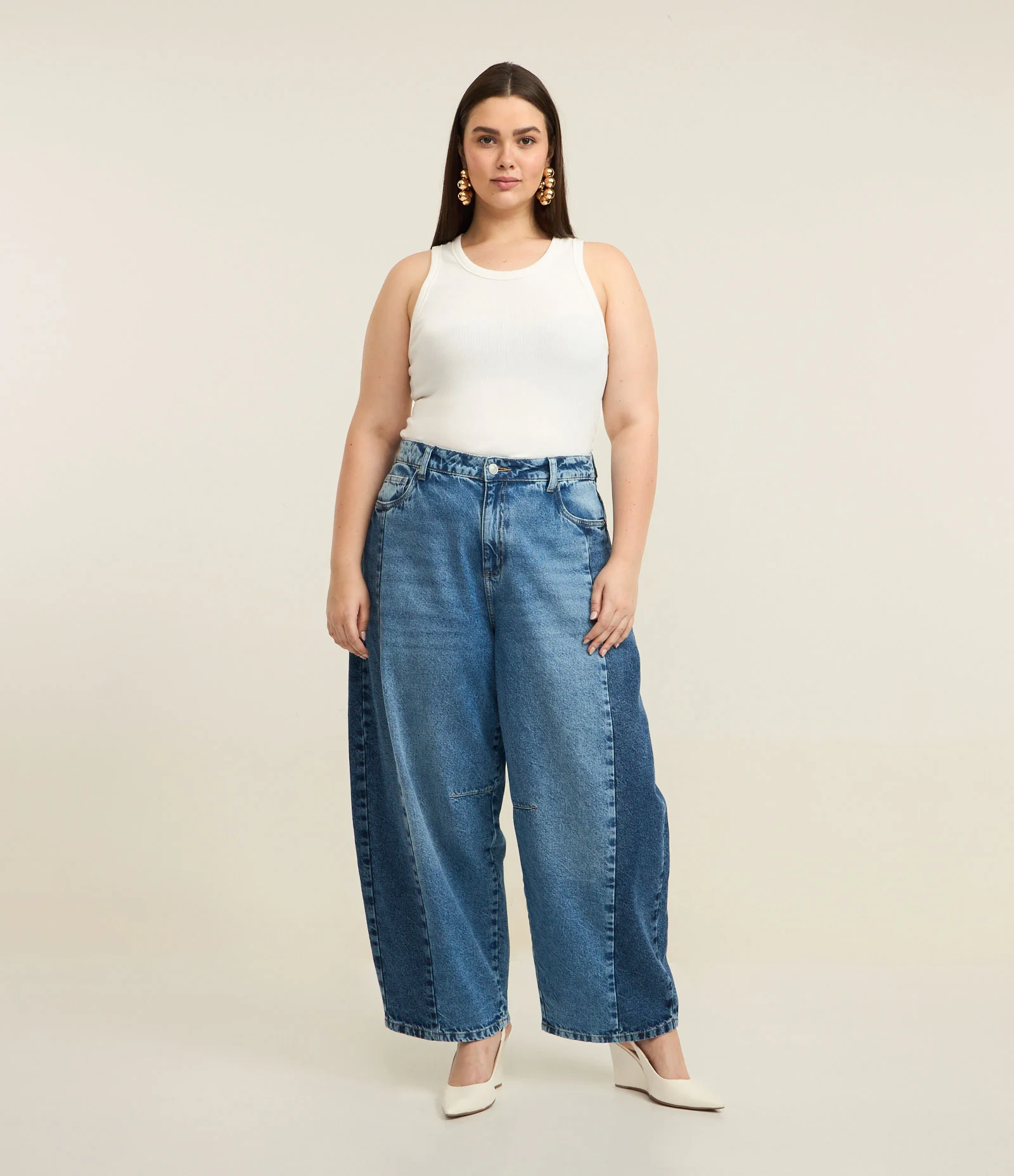 Calça Barrel Jeans com Recortes Contrastantes Curve & Plus Size Azul 1