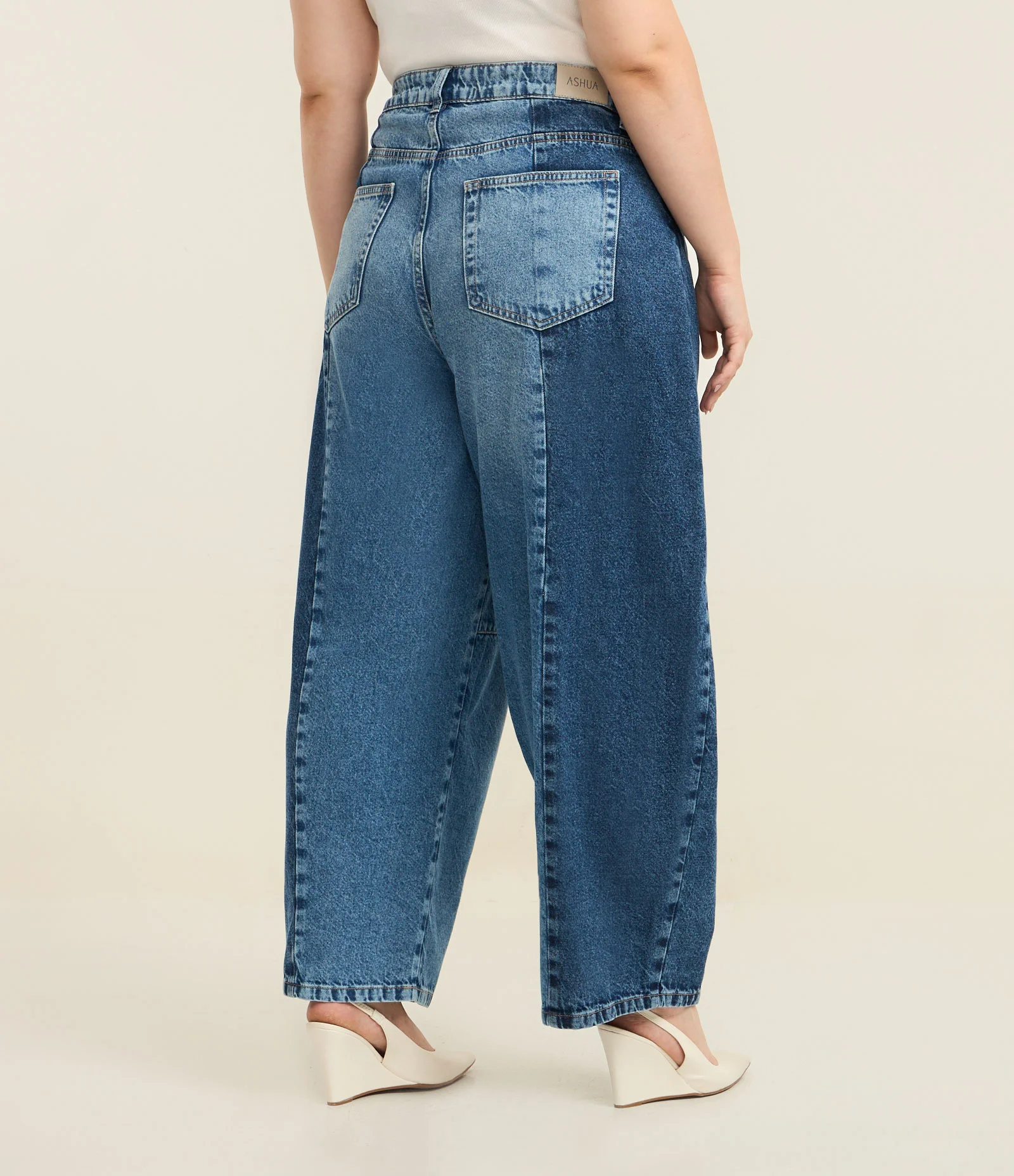 Calça Barrel Jeans com Recortes Contrastantes Curve & Plus Size Azul 5
