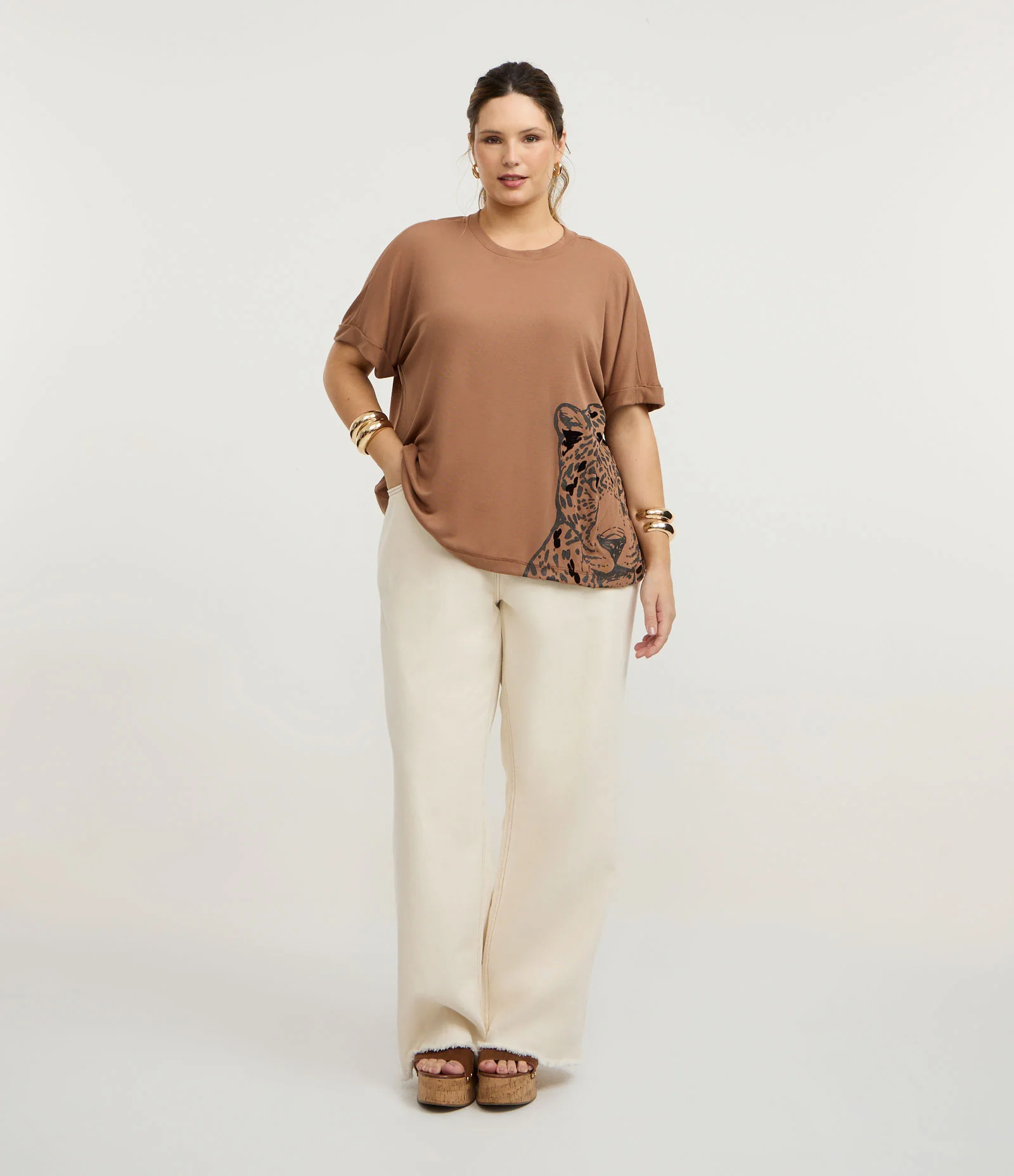Calça Reta em Sarja com Barra Desfiada Curve & Plus Size Bege 1