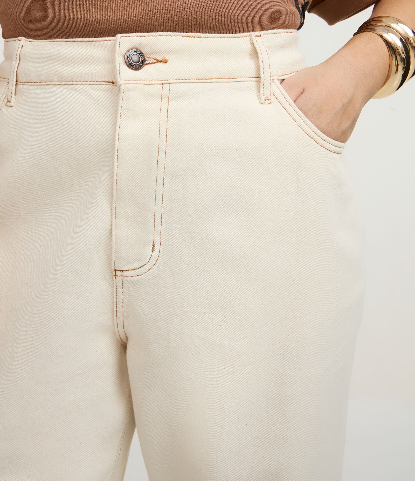 Calça Reta em Sarja com Barra Desfiada Curve & Plus Size Bege 3