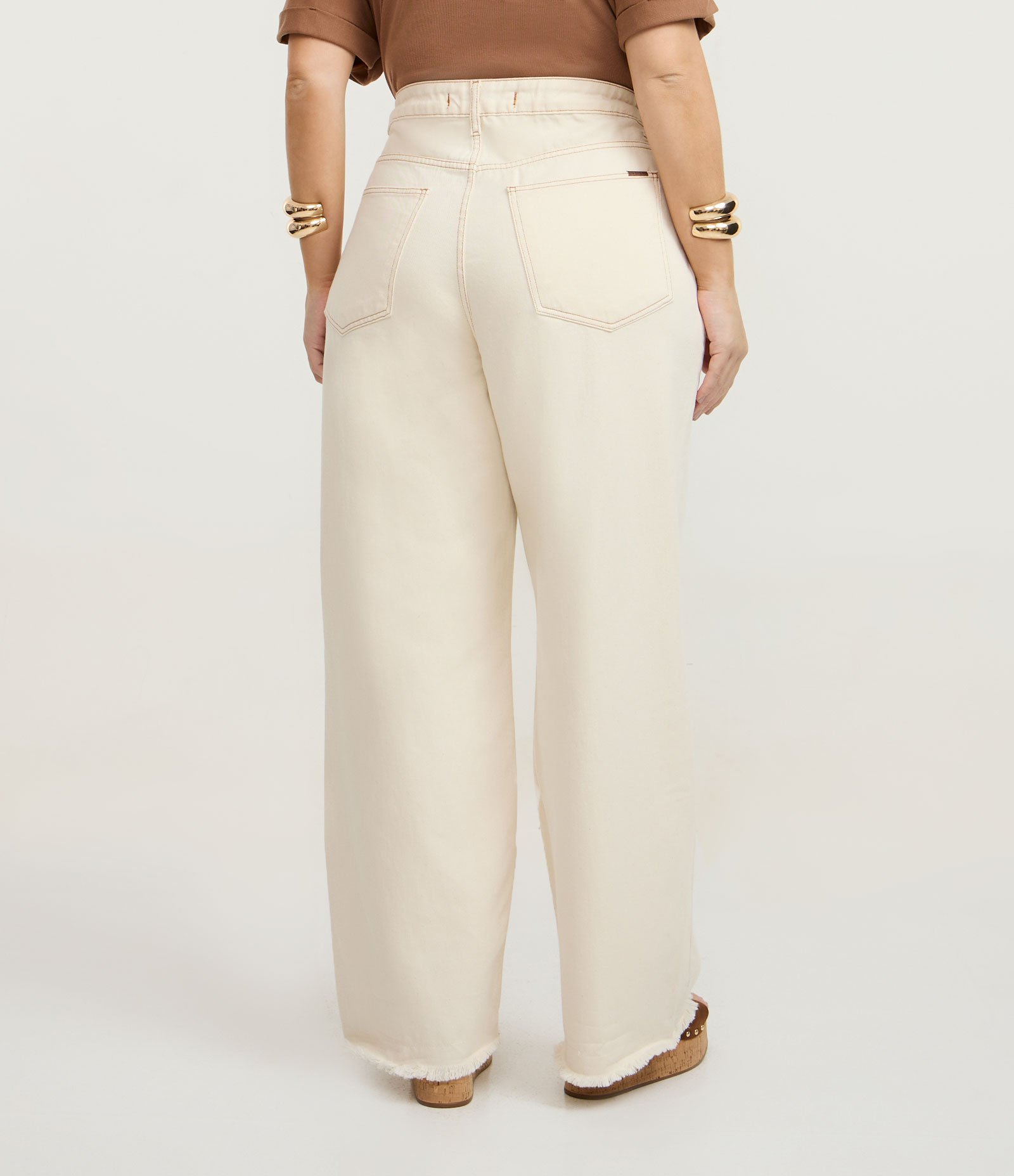 Calça Reta em Sarja com Barra Desfiada Curve & Plus Size Bege 5