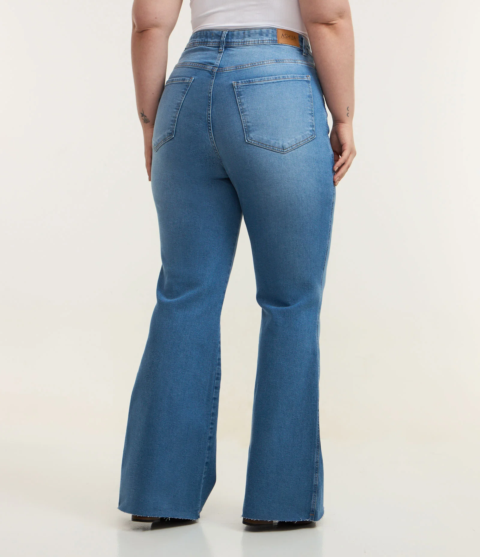 Calça Jeans Flare com Elastano Curve & Plus Size Azul 5