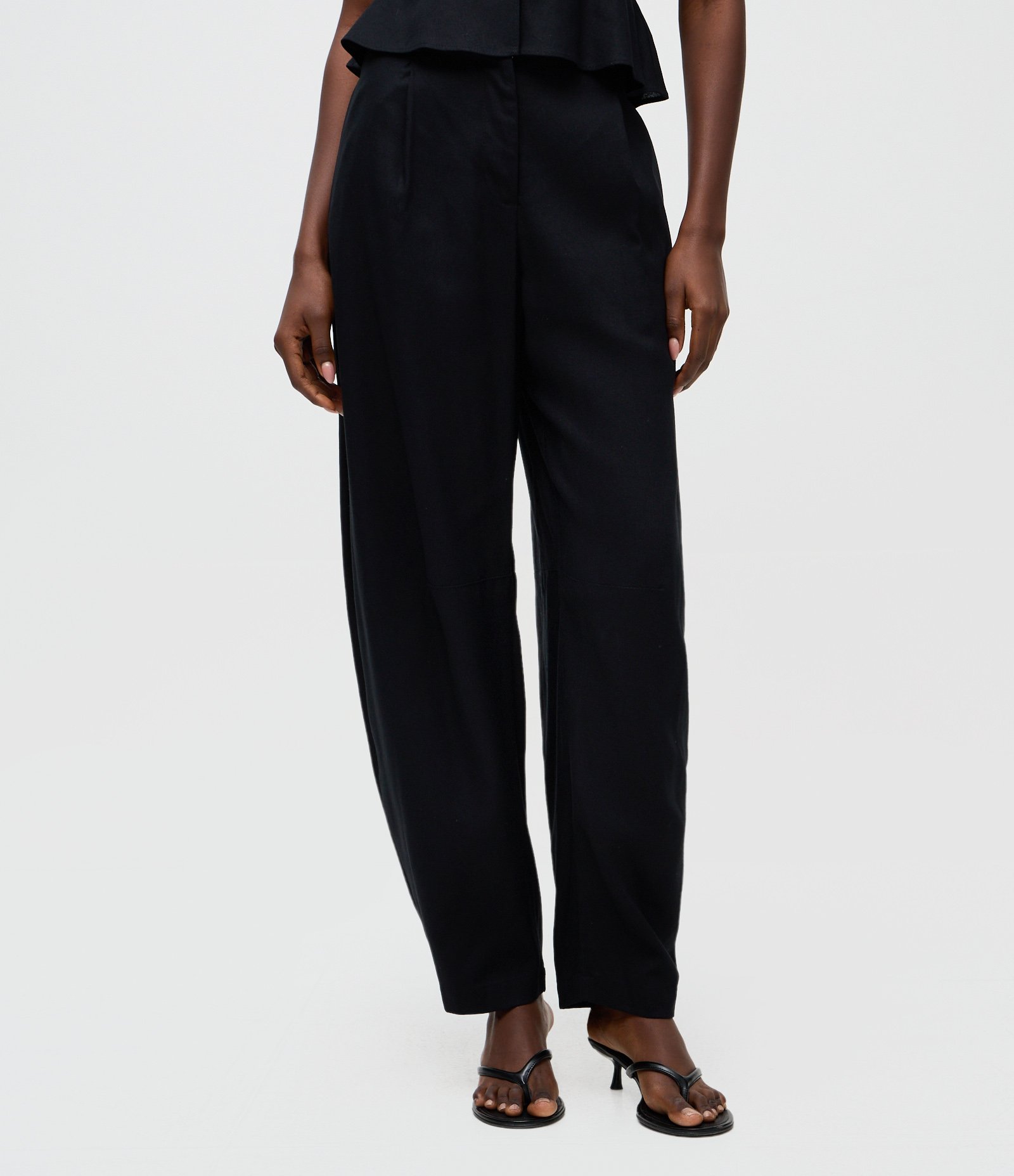 Calça Barrel em Viscose com Cintura Alta Preto 2
